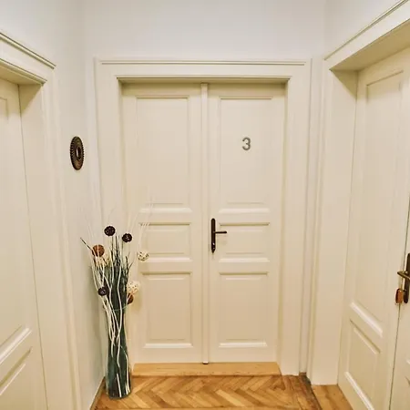 Camo Boutique شقة